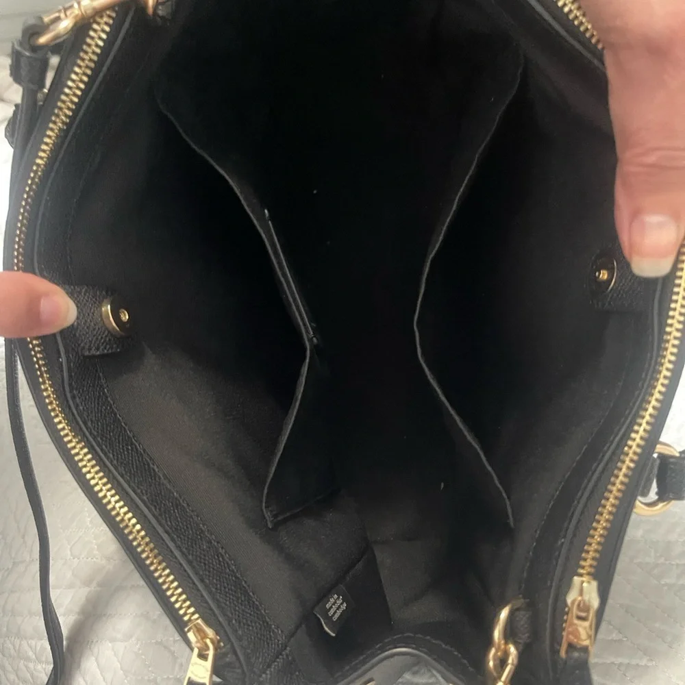 Authentic Coach Surrey Carryall. Style: F44958 - Picture 4 of 12